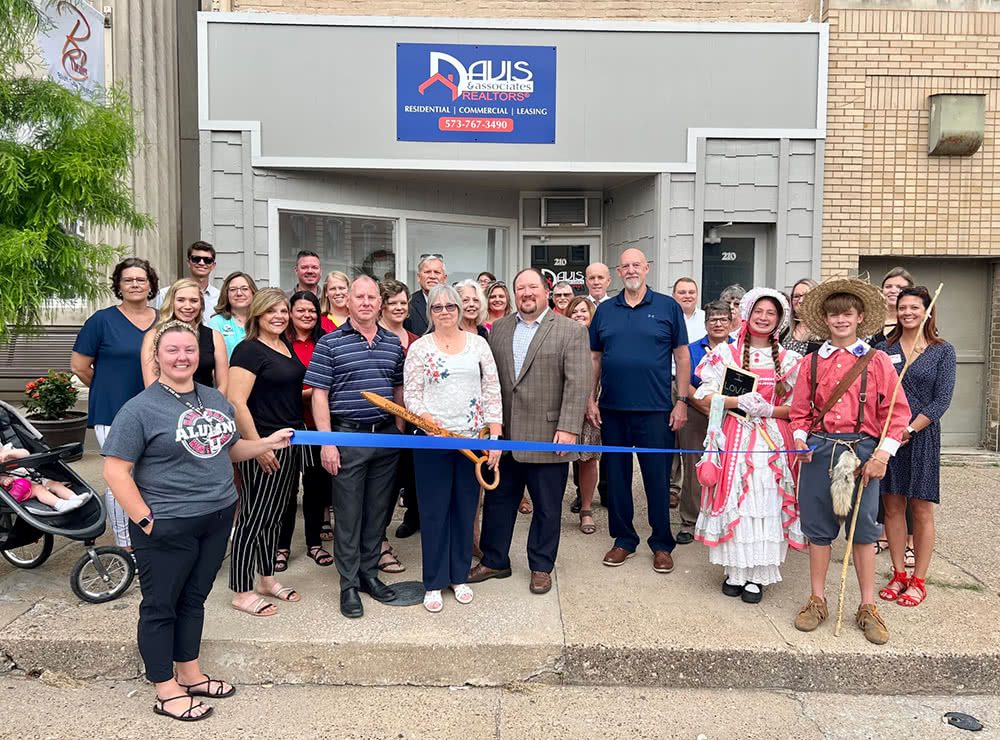 Davis and Associates Realtors Ribbon Cutting